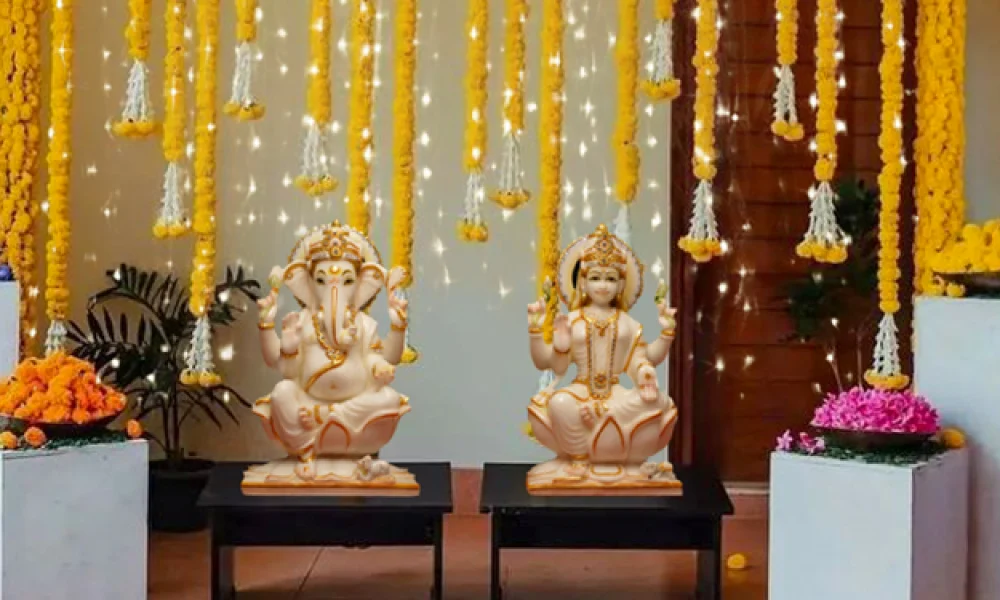 pooja-decor-with-lights-and-flower-garlands-3_1664614242